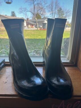 Hunter Gloss Short Rain Boots in Black